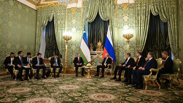 Владимир Путин и президент Узбекистана Шавкат Мирзиеев на переговорах в Москве