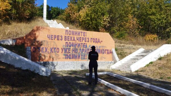 Памятник советским воинам в Молдавии, оскверненный вандалами