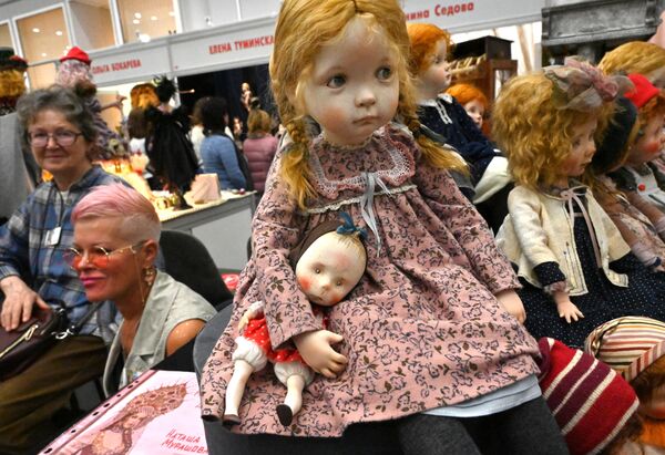 Авторские куклы Наташи Мурашовой Кулюгиной на выставке-продаже авторских кукол и игрушек Осенний Салон и дизайнерских игрушек на Тишинке