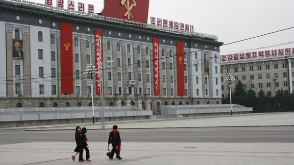 Центральная площадь имени основателя КНДР Ким Ир Сена в Пхеньяне