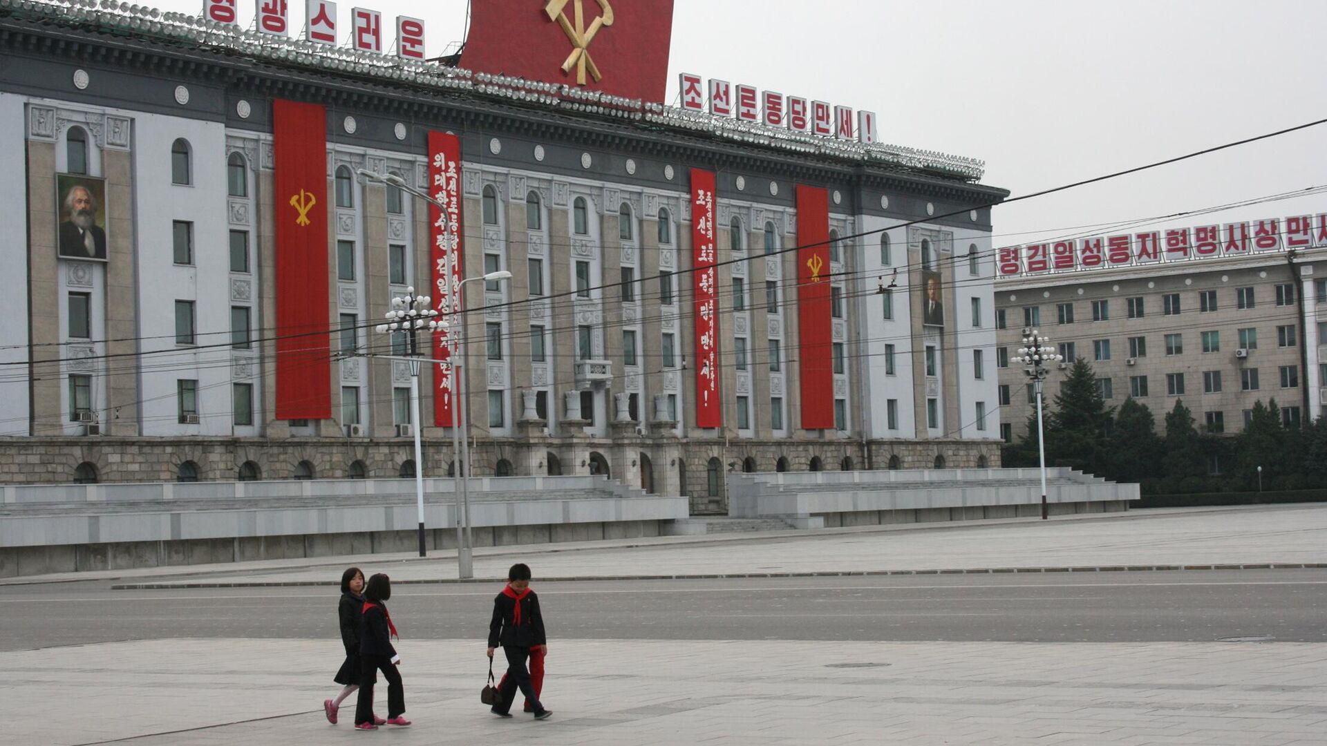 Центральная площадь имени основателя КНДР Ким Ир Сена в Пхеньяне - РИА Новости, 1920, 18.06.2024
