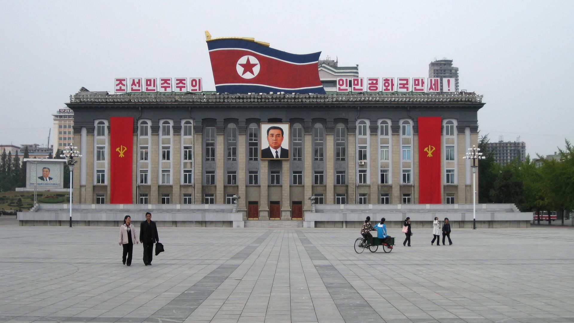 Центральная площадь имени основателя КНДР Ким Ир Сена в Пхеньяне - РИА Новости, 1920, 16.10.2023