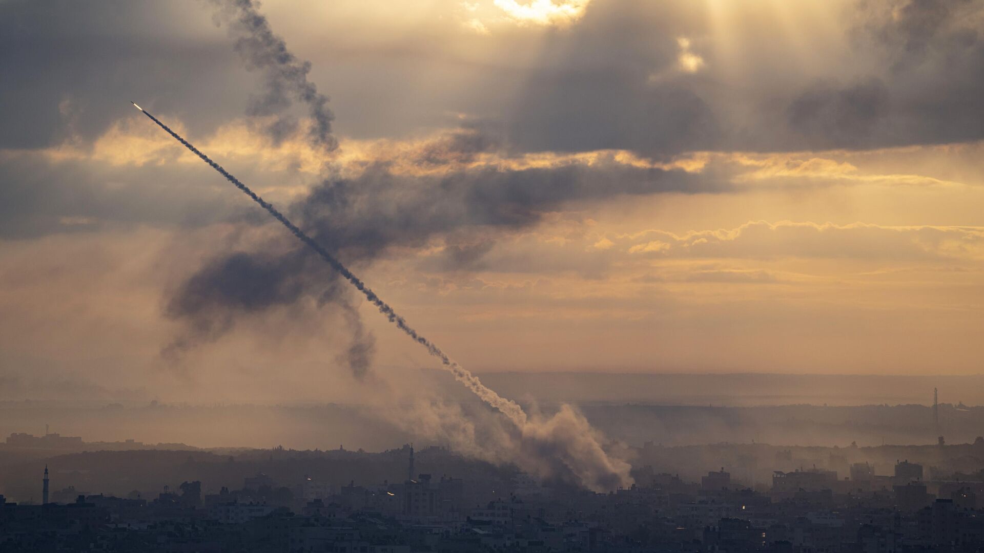 Ракетный обстрел территории Израиля со стороны Сектора Газа. 7 октября 2023 - РИА Новости, 1920, 07.10.2023