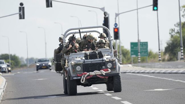 Израильские военные возле Ашкелона