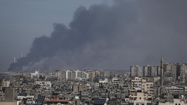 Дым на месте взрыва на юге Израиля