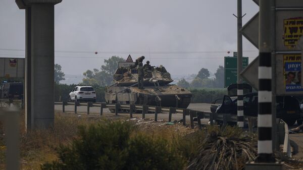 Израильский танк неподалеку от границы с сектором Газа