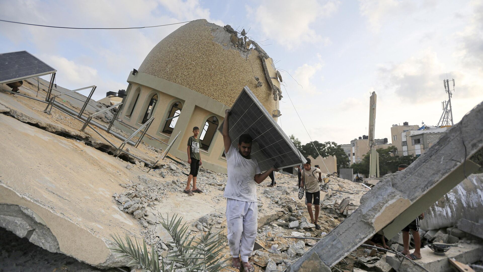 Мечеть, разрушенная в результате авиаудара ВВС Израиля по сектору Газа - РИА Новости, 1920, 12.10.2023
