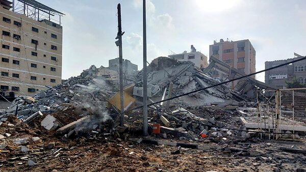 Обломки зданий, поврежденных в результате ракетных ударов ВС Израиля по Газе. Архивное фото