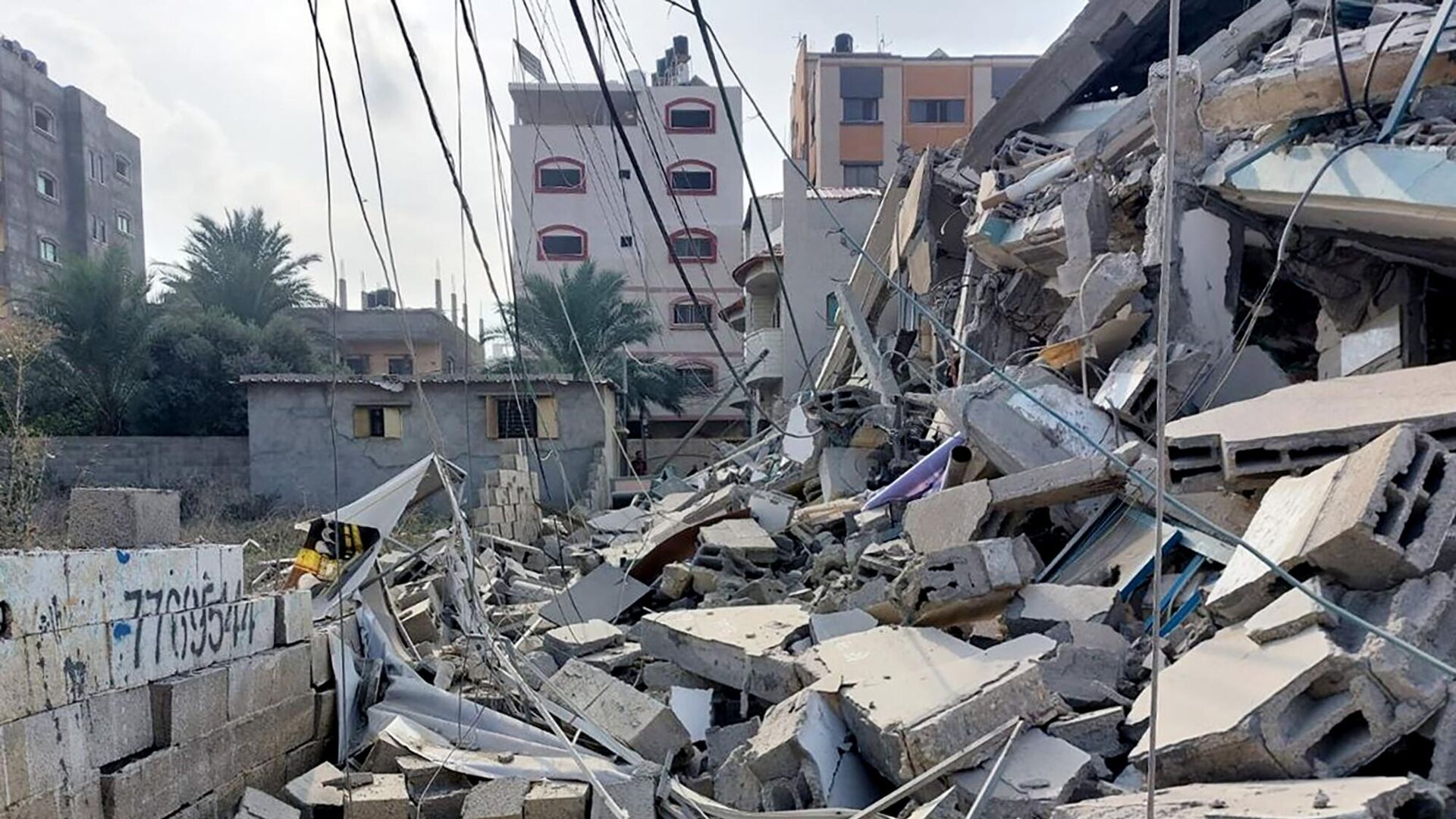 Обломки зданий, пострадавших в результате ракетных ударов ВС Израиля по Газе - РИА Новости, 1920, 08.10.2023