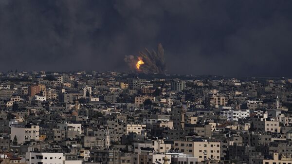 Дым над Газой после авиаудара ВВС Израиля. Архивное фото
