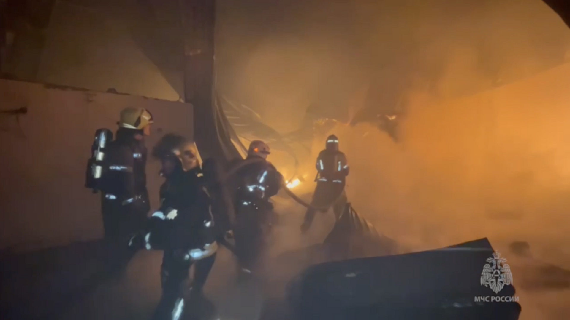 Пожар в административном здании и ангаре в Оренбурге. 8 октября 2023 - РИА Новости, 1920, 09.10.2023
