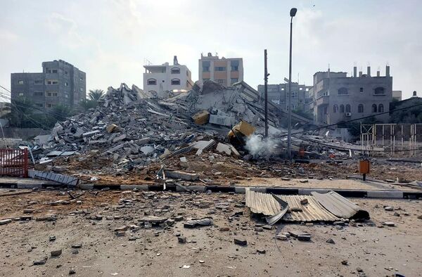 Обломки зданий, разрушенных в результате ракетных ударов ВС Израиля по Газе