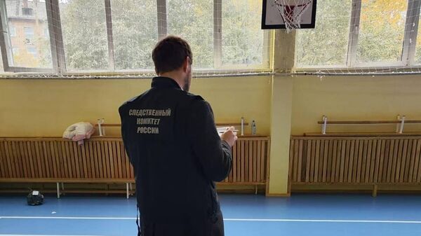 Школа Красноярска, где на уроке физкультуры скончался 11-летний подросток