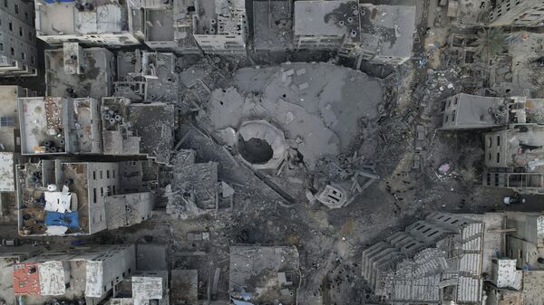 Обломки мечети Ясин, разрушенной в результате израильского авиаудара в городе Газа
