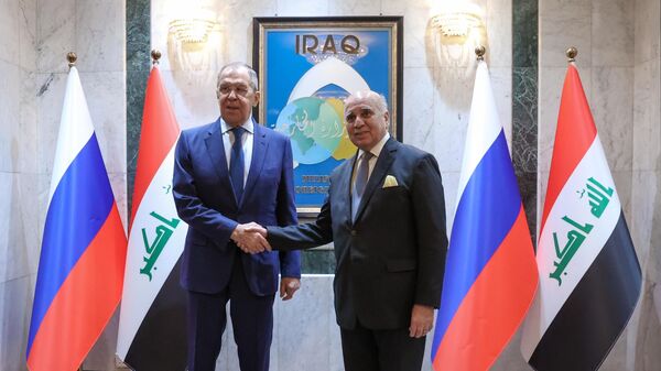 Министр иностранных дел РФ Сергей Лавров и заместитель премьер-министра, министр иностранных дел Республики Ирак Фуад Хусейн во время встречи в Багдаде