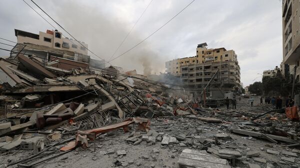 Разрушенные от израильски авиаударов здания в секторе Газа
