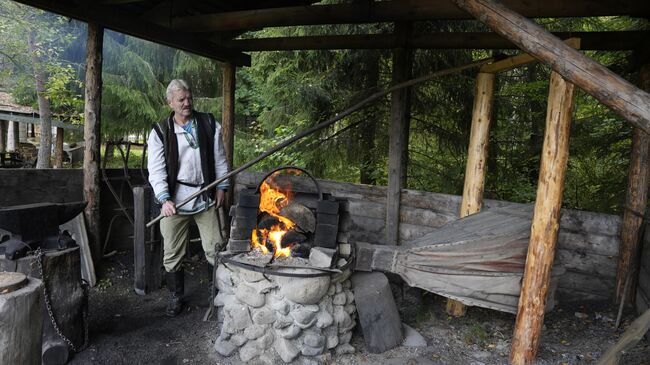 Кузнец за работой Кузнец за работой