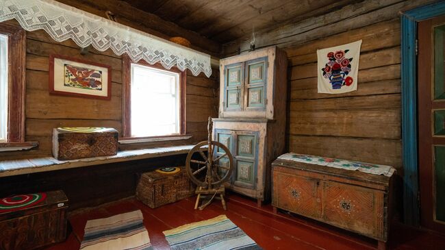 Прялка, в гостях у зажиточного северного крестьянина Прялка, в гостях у зажиточного северного крестьянина