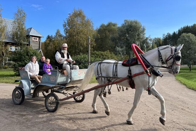 Ерофеич катает туристов Ерофеич катает туристов