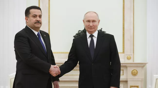 Президент РФ Владимир Путин и премьер-министр Ирака Мухаммед ас-Судани во время встречи в Москве