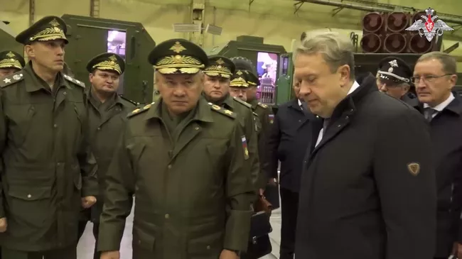 Сергей Шойгу на предприятии Алмаз-Антей в Ульяновске