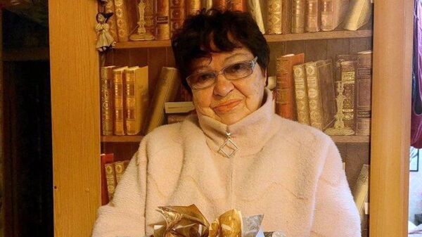 Пожилая жительница Ессентуков открыла дома мини-кроечный цех для плетения маскировочных сетей