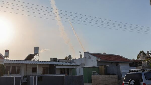 Запуск ракеты системы Железный купол для перехвата ракеты, запущенной с территории сектора Газа, над Ашкелоном. 10 октября 2023