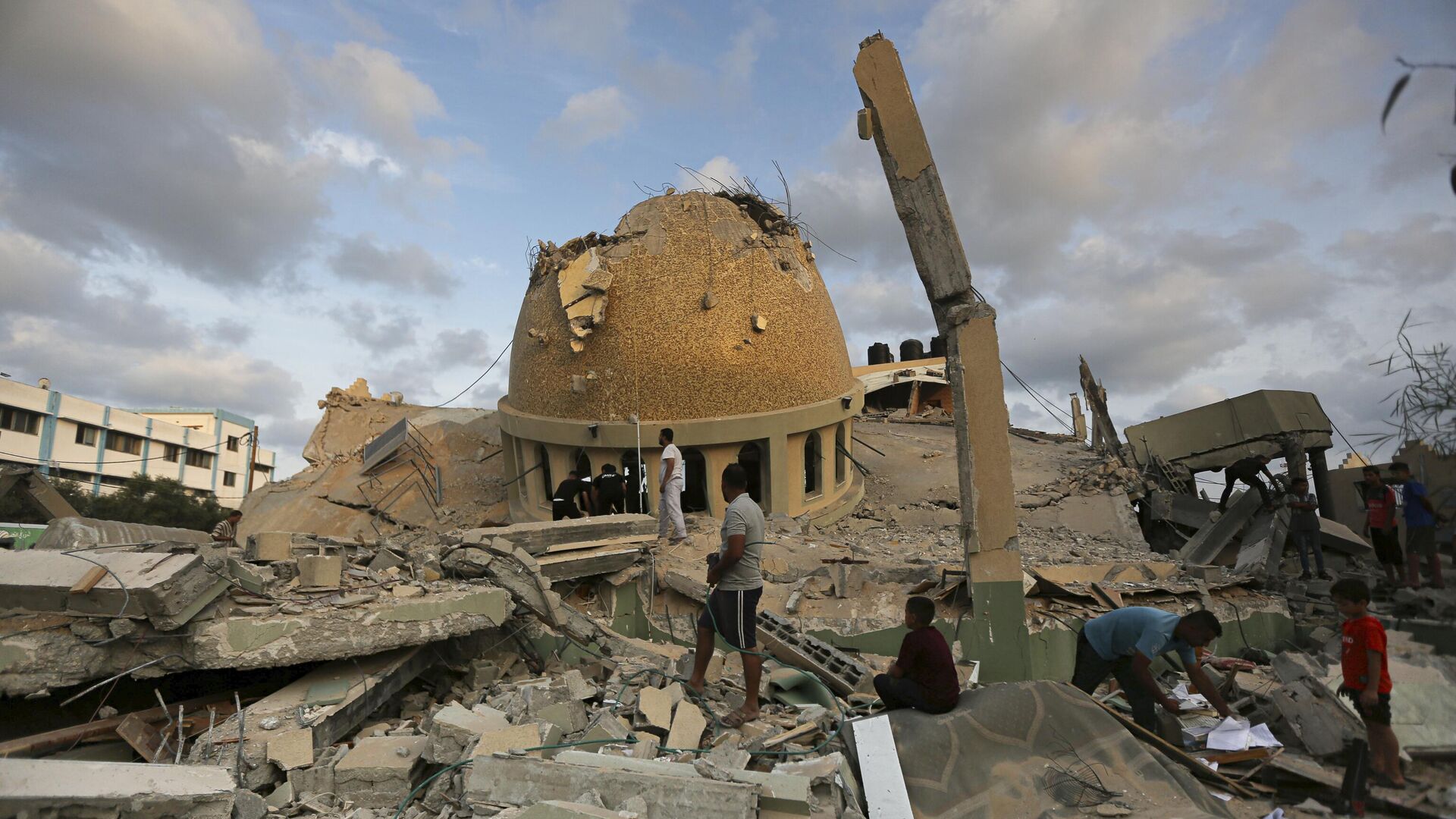Мечеть в Хан-Юнисе, разрушенная в результате израильского авиаудара по территории сектора Газа - РИА Новости, 1920, 11.10.2023