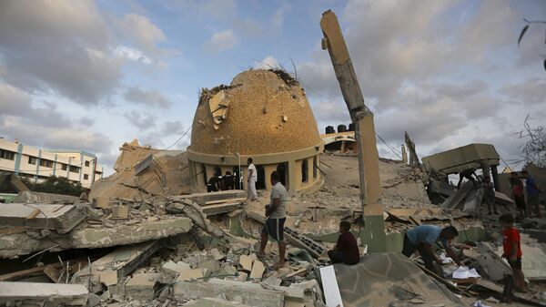 Мечеть в Хан-Юнисе, разрушенная в результате израильского авиаудара по территории сектора Газа
