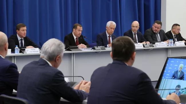 Заместитель председателя Совета безопасности РФ, председатель партии Единая Россия Дмитрий Медведев на заседании программной комиссии партии Единая Россия в Москве. 10 октября 2023