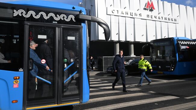 Люди в автобусе Люди в автобусе