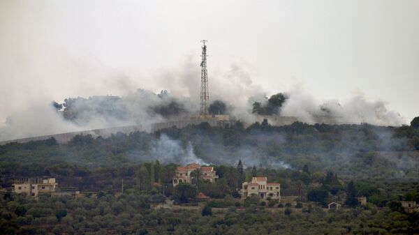 Дым на месте обстрела территории Ливана