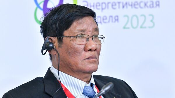Союзный Министр электроэнергетики Республики Союз Мьянма Ньян Тун