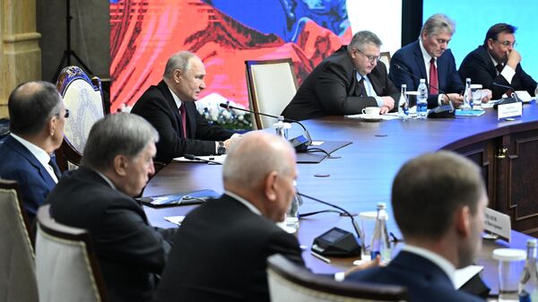 Президент РФ Владимир Путин на российско-киргизских переговорах в Бишкеке