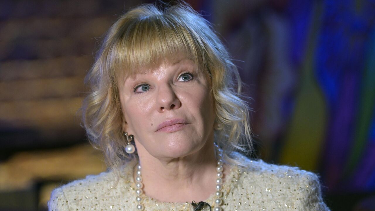 Кеңестік әуесқой порно Әтештерді жұлып алатын жалаңаш қыздар