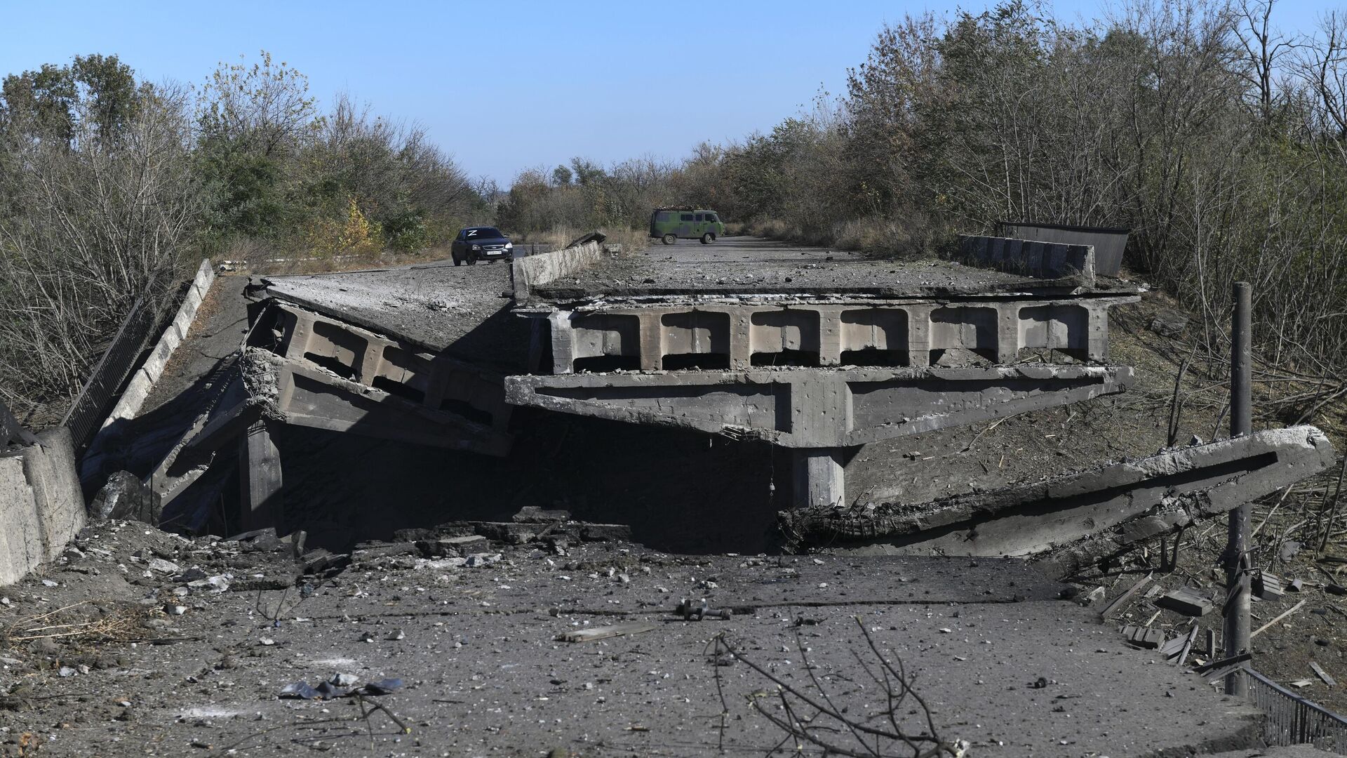 Мост на трассе между городами Ясиноватая и Горловка разрушен в результате обстрела со стороны ВСУ - РИА Новости, 1920, 12.10.2023