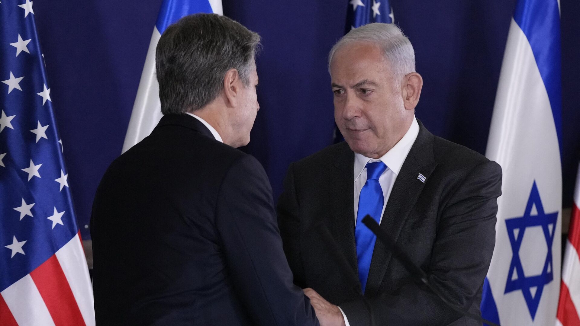 Премьер-министр Израиля Биньямин Нетаньяху во время встречи с госсекретарем США Энтони Блинкеном в Тель-Авиве. 12 октября 2023 - РИА Новости, 1920, 12.10.2023