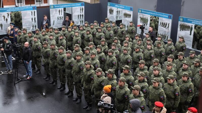 В Череповце состоялось торжественное открытие военного учебного центра (ВУЦ) им. Героя Советского Союза генерал-полковника авиации Евгения Преображенского - РИА Новости, 1920, 12.10.2023