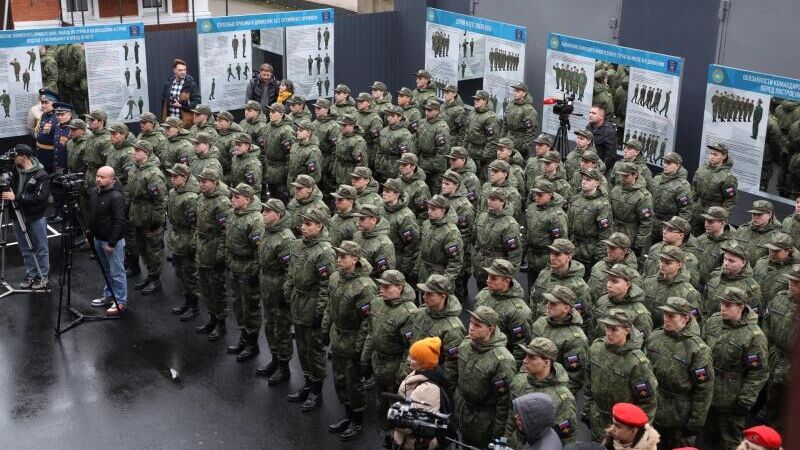 В Череповце состоялось торжественное открытие военного учебного центра (ВУЦ) им. Героя Советского Союза генерал-полковника авиации Евгения Преображенского - РИА Новости, 1920, 12.10.2023