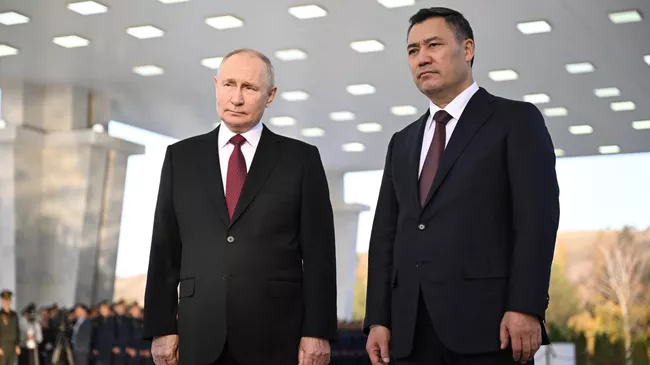 Президент России Владимир Путин и президент Киргизской Республики Садыр Жапаров