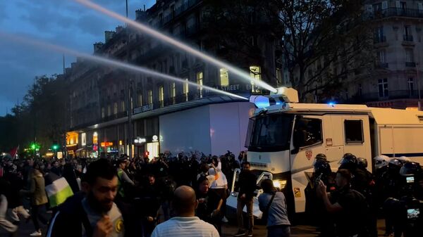Слезоточивый газ и водометы: несанкционированная акция в поддержку Палестины в Париже