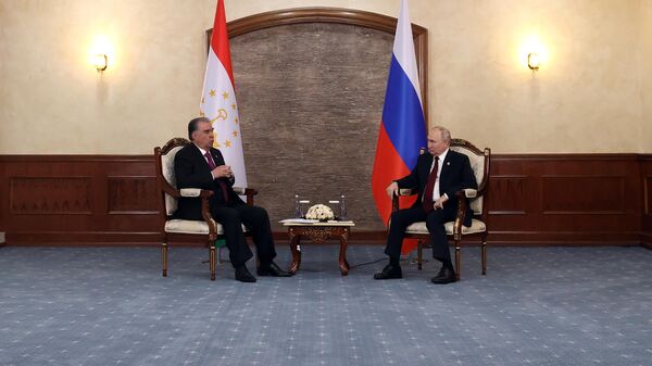 Президент РФ Владимир Путин и президент Таджикистана Эмомали Рахмон. Архивное фото