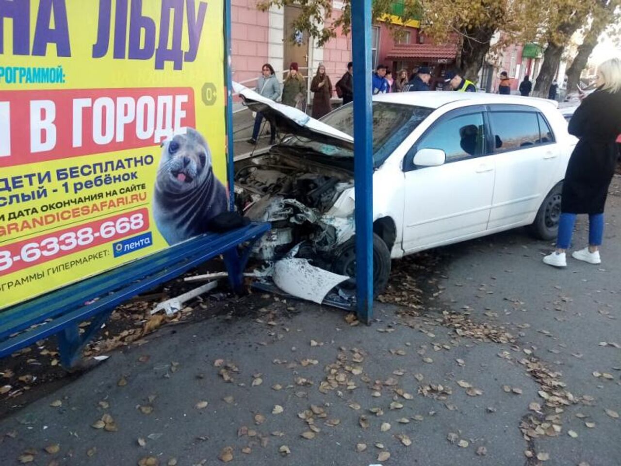 В Барнауле иномарка въехала в остановку, один человек погиб - РИА Новости,  13.10.2023