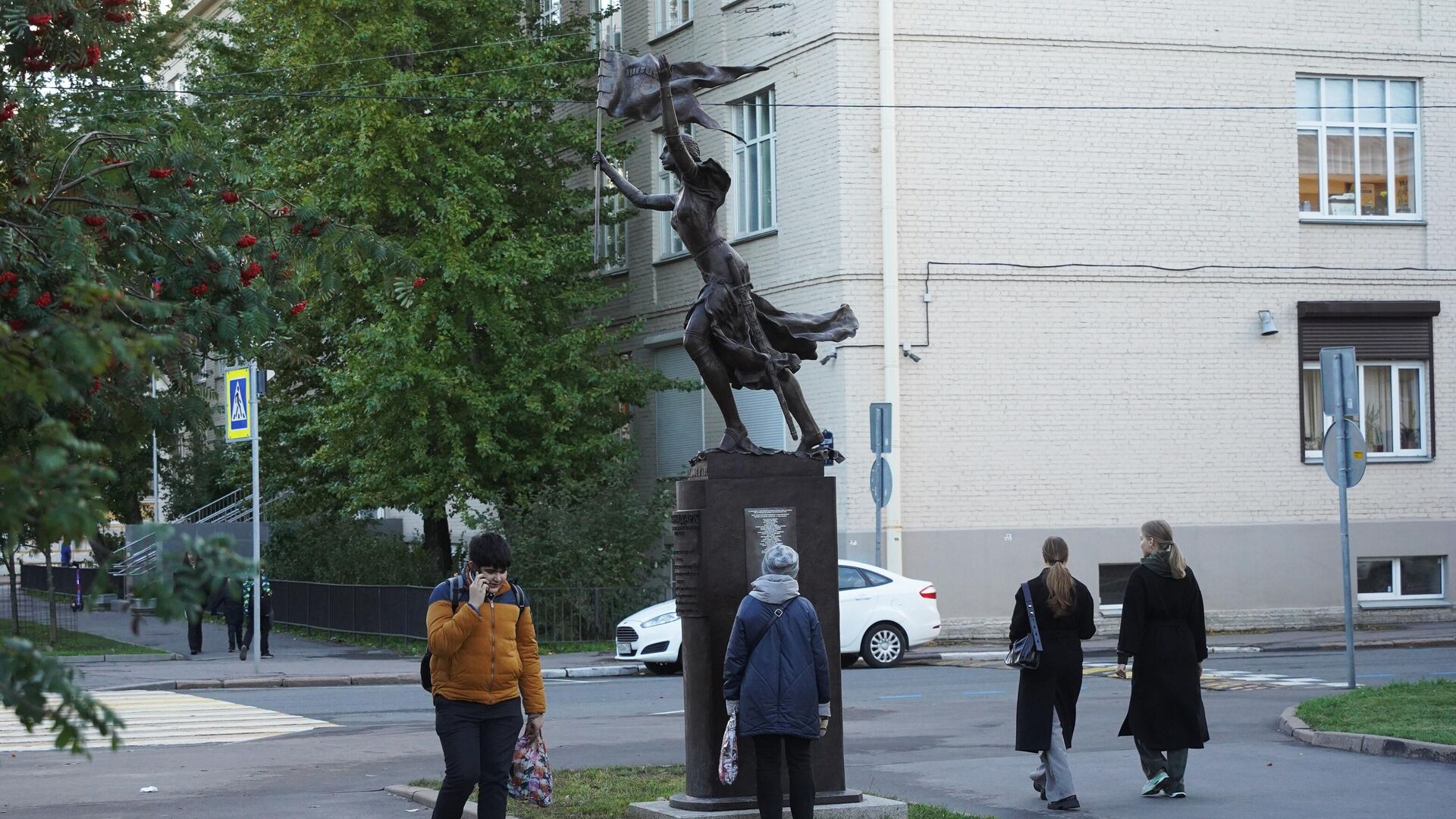 Памятник Жанне Д’Арк  Советском переулке Санкт-Петербурга - РИА Новости, 1920, 13.10.2023