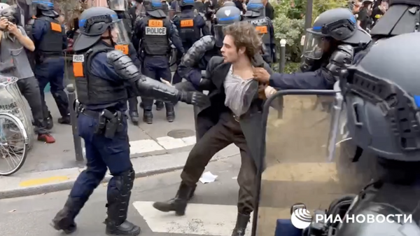 Беспорядки во время акции протеста в Париже 