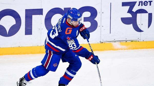 Артем Сергеев (на фото — в форме хоккейного клуба СКА)