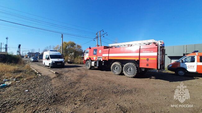 Тушение пожара в деревянном доме на проспекте 60 лет Октября в Хабаровске