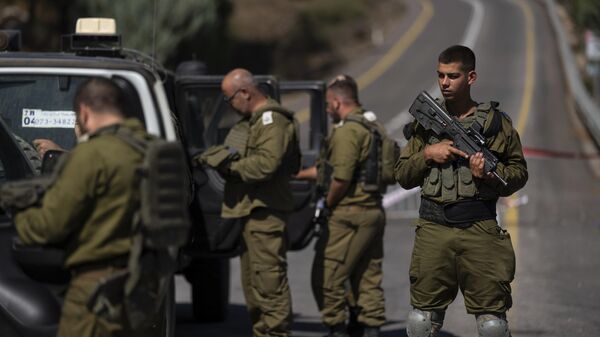Израильские солдаты на КПП недалеко от границы с Ливаном