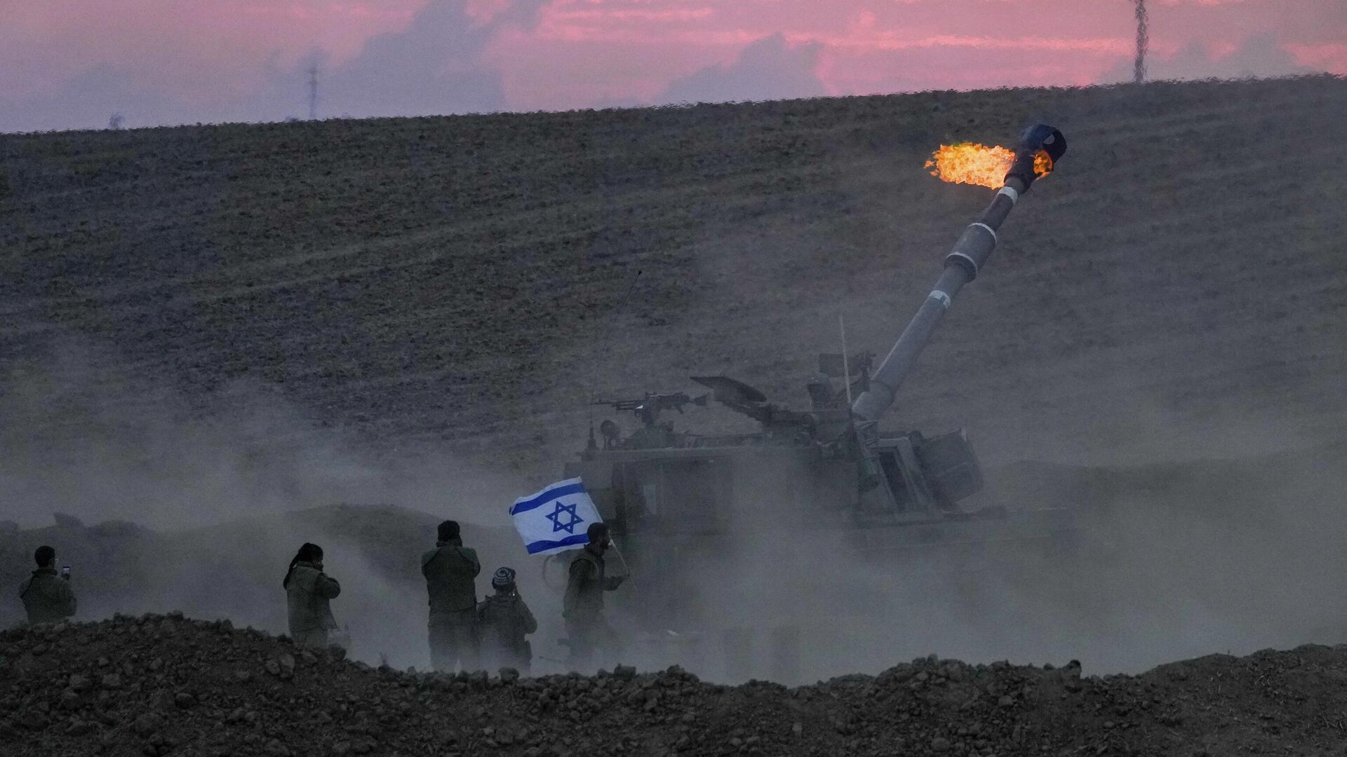 Израильское артиллерийское подразделение выпустило снаряд с юга Израиля в сторону сектора Газа, на позиции недалеко от границы Израиля и сектора Газа - РИА Новости, 1920, 14.10.2023