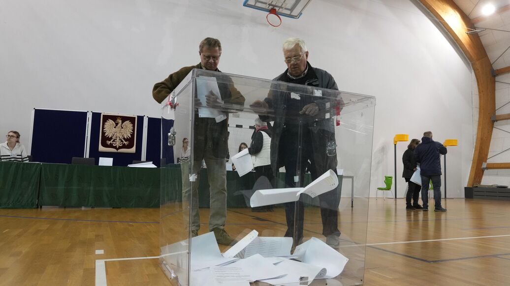 Тшасковский и Навроцкий вышли во второй тур президентских выборов в Польше